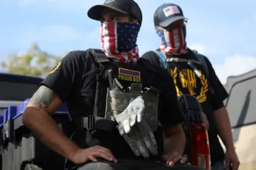 Čtyři lídři Proud Boys čelí stíhání kvůli útoku na Kapitol