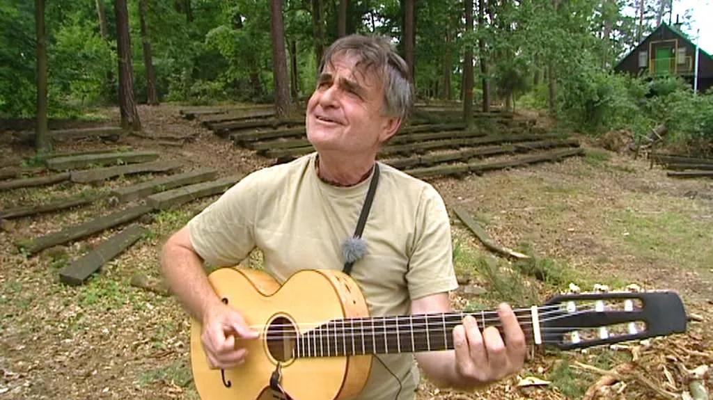 Písničkař Miloš Dvořáček