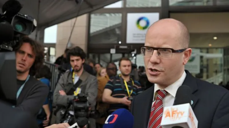 Názor na další sankce rozděluje českou politiku