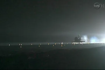 Raketoplán Endeavour se dotkl Země a už nevzlétne