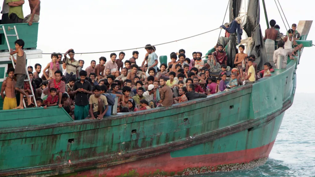 Běženci zachránění flotilou indonéských rybářů