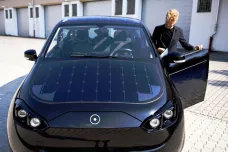Nový elektromobil jezdí „na slunce“. Tvůrci modelu Sion chtějí změnit svět dopravy