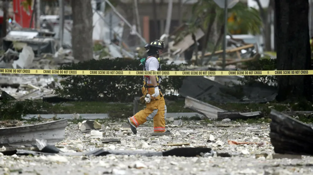 Následky exploze v obchodním centru ve městě Plantation na Floridě