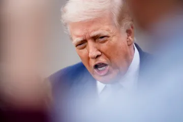 Trump hrozí Íránu zničením elektráren, pokud do 48 hodin neotevře Hormuzský průliv