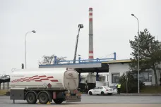 Výbuch nádrže před rafinerií v Kralupech nadělal škodu za 30 milionů, vyšetřování pokračuje
