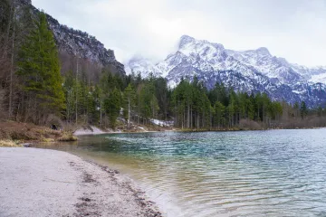 Češi se o jarních prázdninách chystají k moři i na hory. Teplo je láká víc
