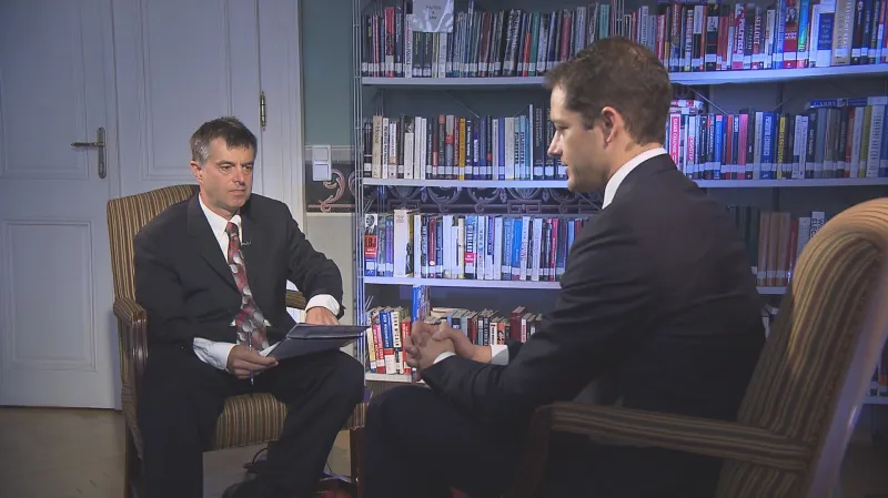 Teodor Marjanovič během rozhovoru s Andrew Peekem