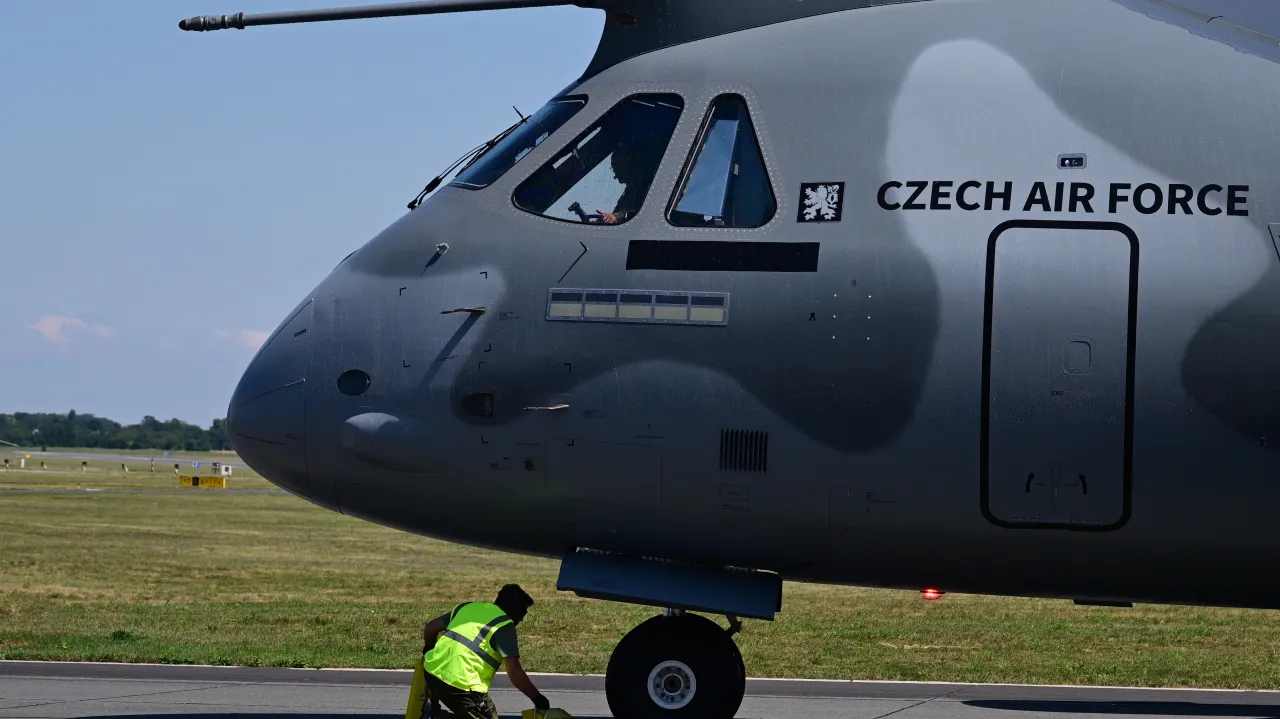 Armáda slavnostně převzala první z letounů Embraer