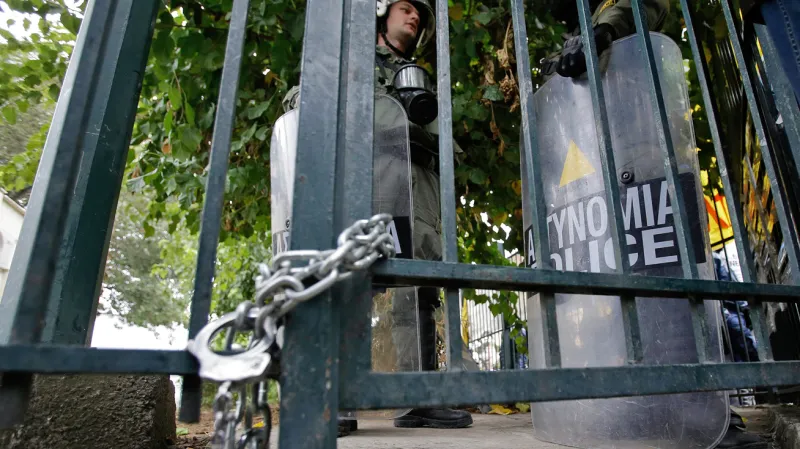 Řecká policie vyklidila sídlo televize ERT