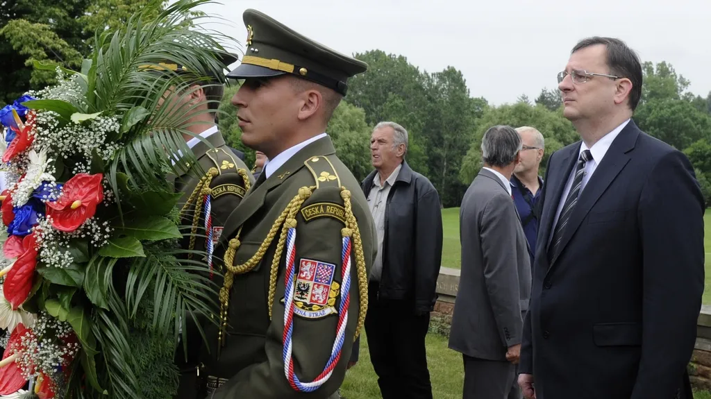 Premiér Nečas na pietním shromáždění v Lidicích