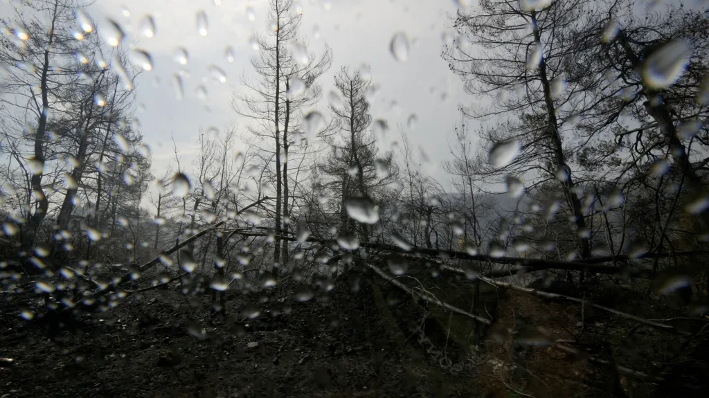 Ostrovu Euboia ulevil déšť