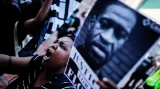 Hromadné protesty začaly v reakci na úmrtí Afroameričana George Floyda, který zemřel po policejním zákroku. Při tom mu bělošský policista několik minut klečel na krku