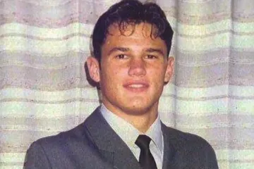 Britská armáda diskriminovala vojáky kvůli sexuální orientaci. Vláda chce nyní poškozeným vrátit řády