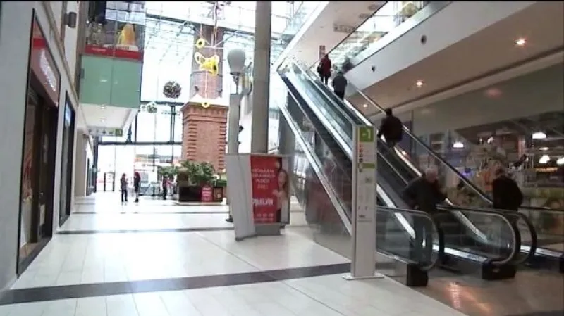 V Opavě probíhá průzkum chování mládeže v obchodním centru