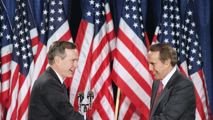 Americký prezident George H. W. Bush a senátor Bob Dole
