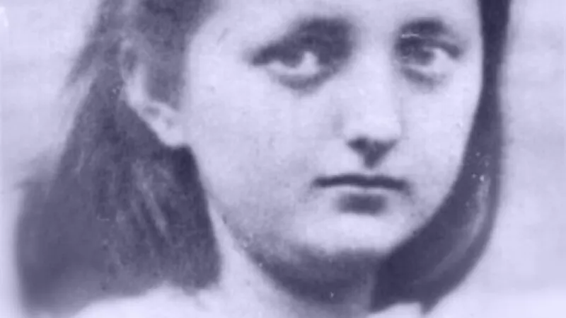 Jindřiška Nováková na výřezu ze školní fotografie. Zdroj: veřejná doména