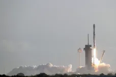 Společnost SpaceX vynesla do kosmu už šestou sérii 60 satelitů Starlink