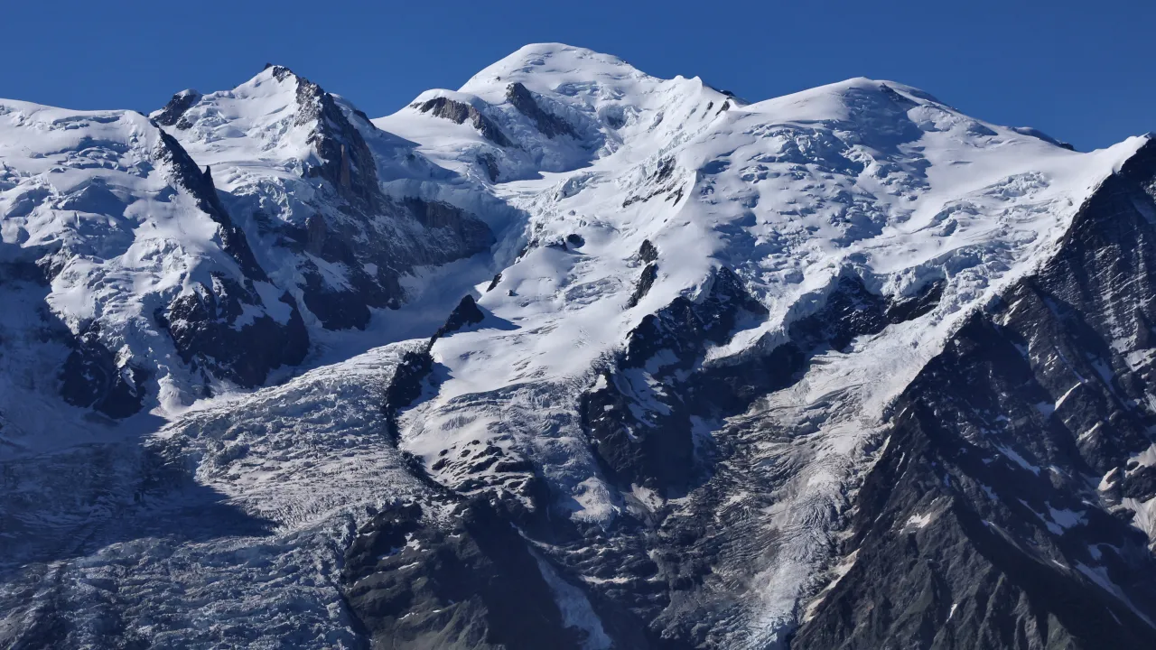 Při výstupu na Mont Blanc zemřeli dva Češi, další se zranil