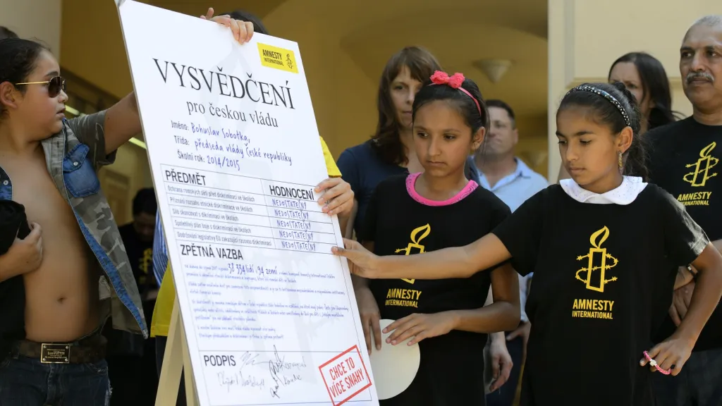 Vysvědčení Sobotkově vládě v přístupu k Romům ve školách