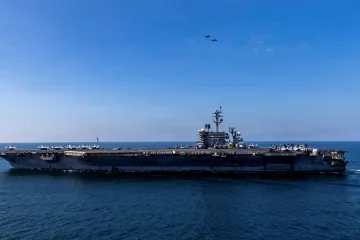 USA udeřily na íránském ostrově Lárak, píše Axios