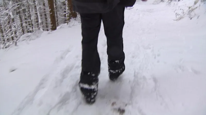 K chatě Bumbálka se musí jít pěšky a do kopce asi 25 minut