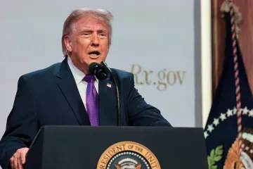 Senát USA postoupil návrh, který by omezil Trumpovy pravomoce ve válce s Íránem