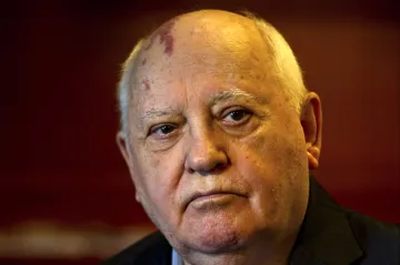 Gorbačovův zdravotní stav se zhoršil, leží v nemocnici
