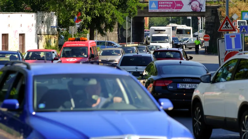 Intenzivní provoz v ulici V Korytech