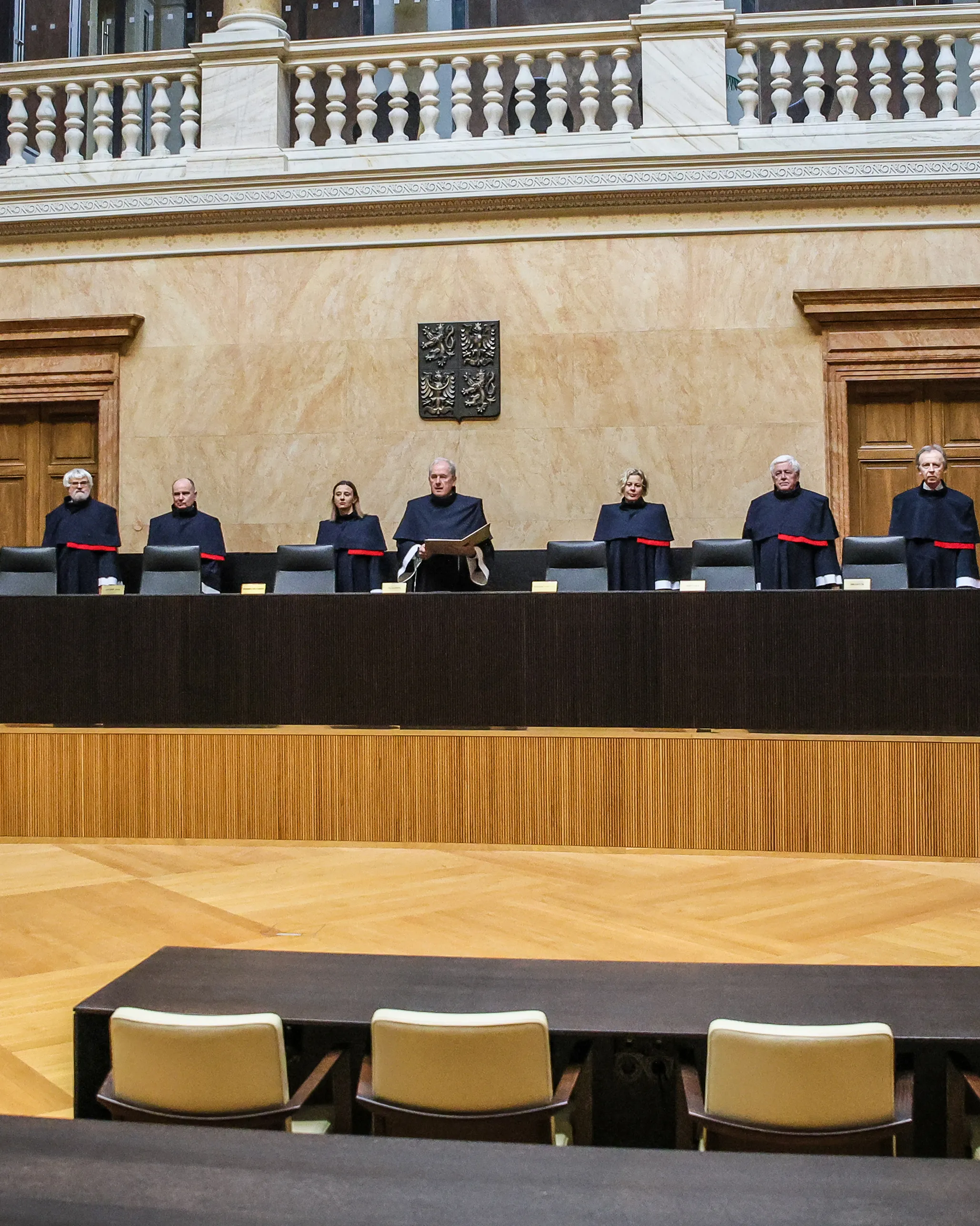 Další soudci uspěli s žalobou kvůli platům. Vláda čeká na verdikt ÚS