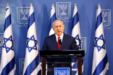 Izraelská vláda je kvůli příměří s Hamasem na pokraji kolapsu. Netanjahu povede obranu sám