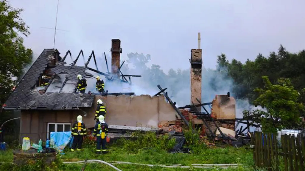 Blesk vypálil dům v Hodoníně na Chrudimsku
