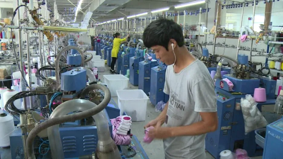 Obří tovární komplex na výrobu ponožek