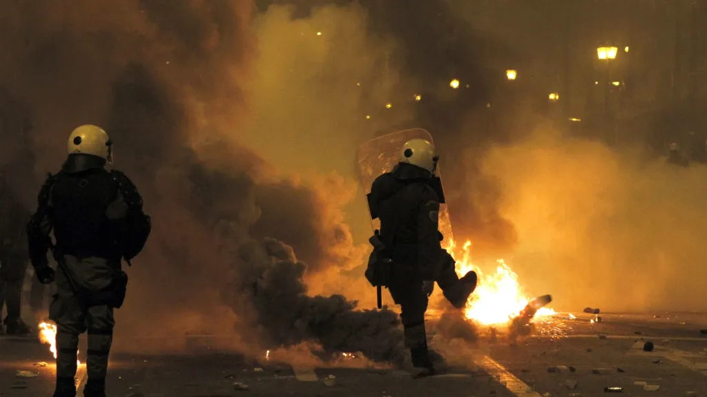 Zásah proti demonstrantům v Aténách