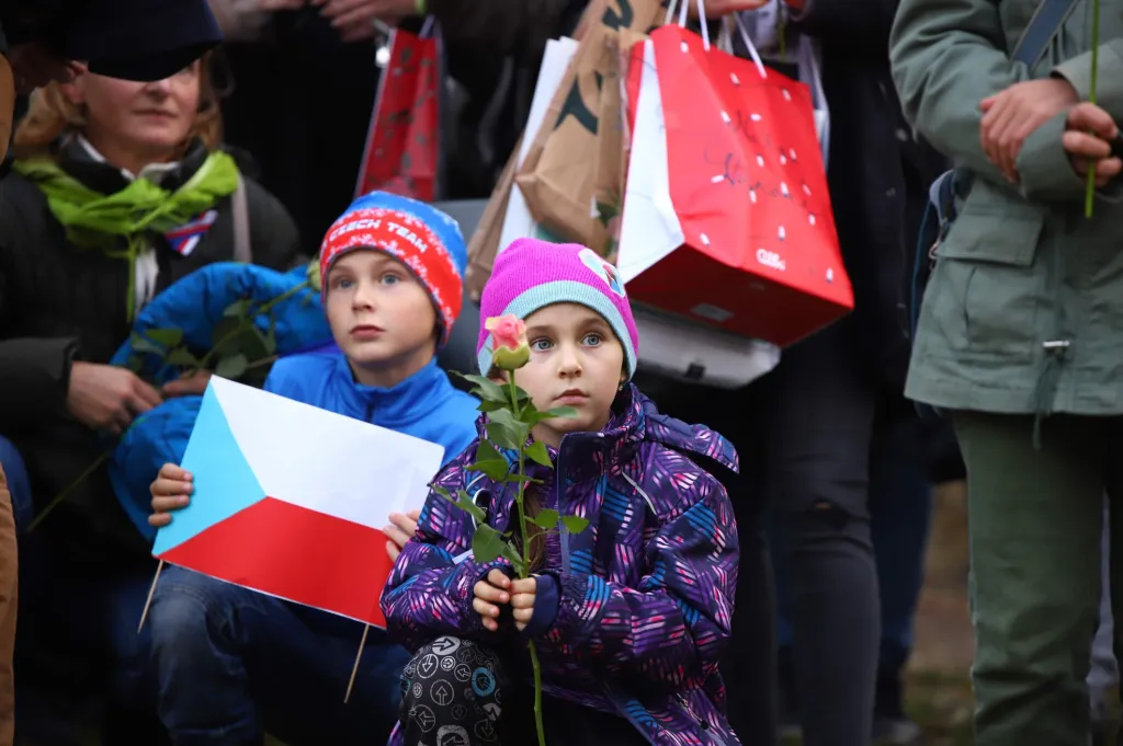 Oslavy 17. listopadu v pražských ulicích