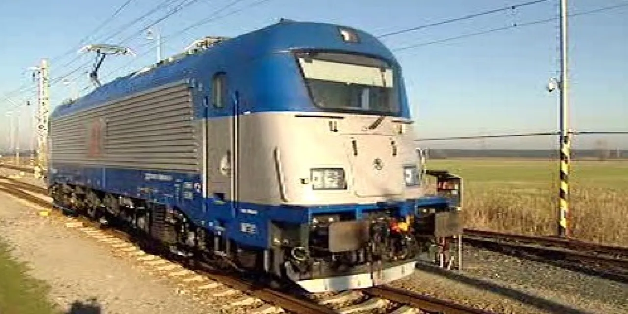 Slovenské železnice koupí od Škody příměstské vlaky i lokomotivy — ČT24