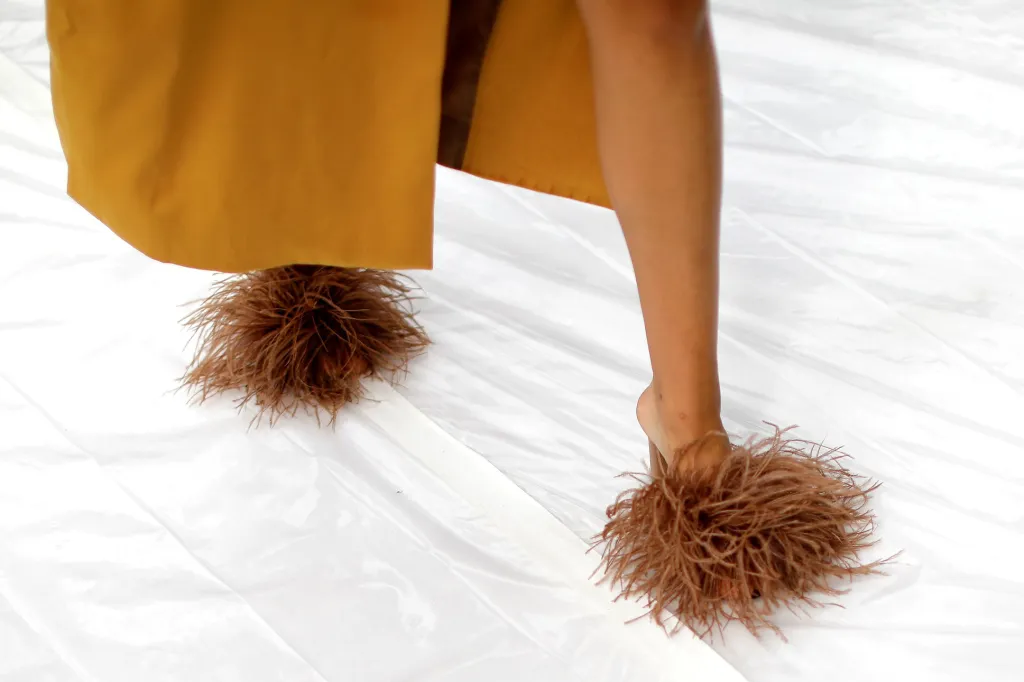 Módní návrhářka Carolina Herrera předvedla kolekci „botiček“ inspirovanou mořem. Fashion Week v New  Yorku