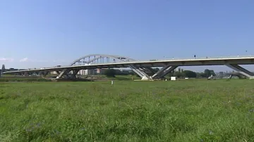 Kontroverzní most v Drážďanech