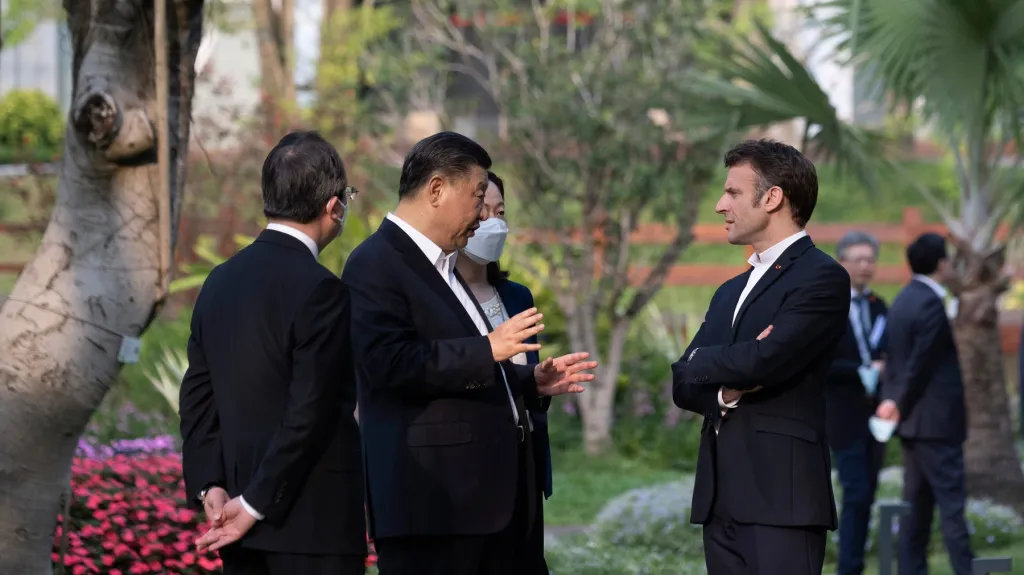 Francouzský prezident Emmanuel Macron jednal v Číně s prezidentem Si Ťin-pchingem