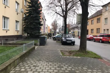 V brněnském bytě našli policisté chemikálie a mrtvého muže. Evakuovali 25 lidí