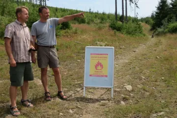 U německých hranic hoří les, Šumava je v pohotovosti