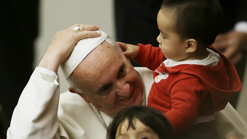 František přijal děti z vatikánské charity Santa Maria