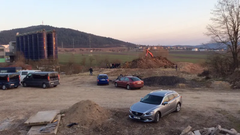 Zásah ÚOOZ na pozemku v Drásově