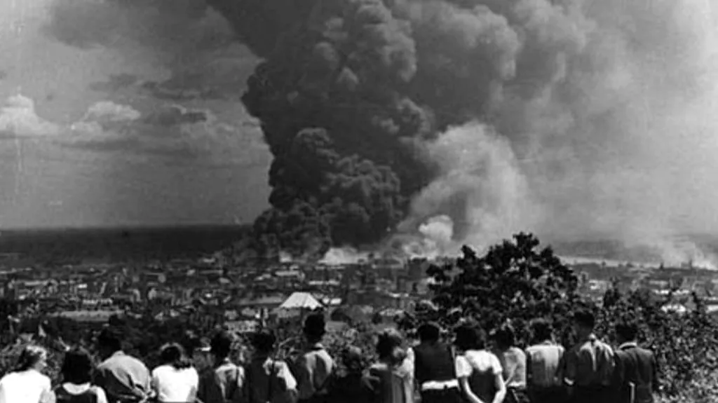 Bombardování rafinerie Apollo