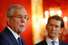 Rakouský prezident se omluvil za politiky. Na žádost Kurze odvolal ministra vnitra z FPÖ