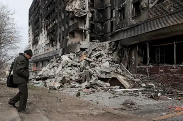 Luhanská oblast hlásí silné ostřelování, v ruském městě u ukrajinských hranic hoří sklad s ropou