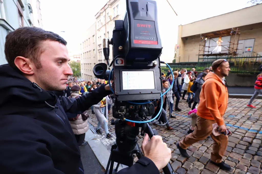 Oslavy 17. listopadu v pražských ulicích