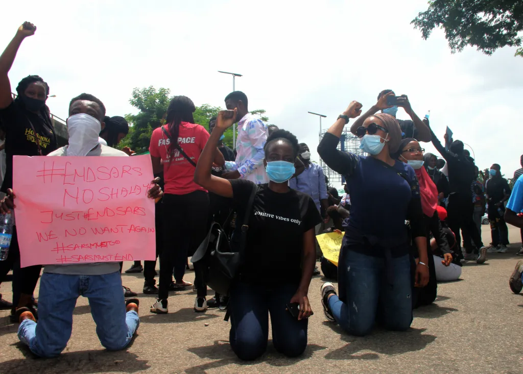 Demonstrace proti policejní brutalitě si v Nigérii vyžádaly několik obětí