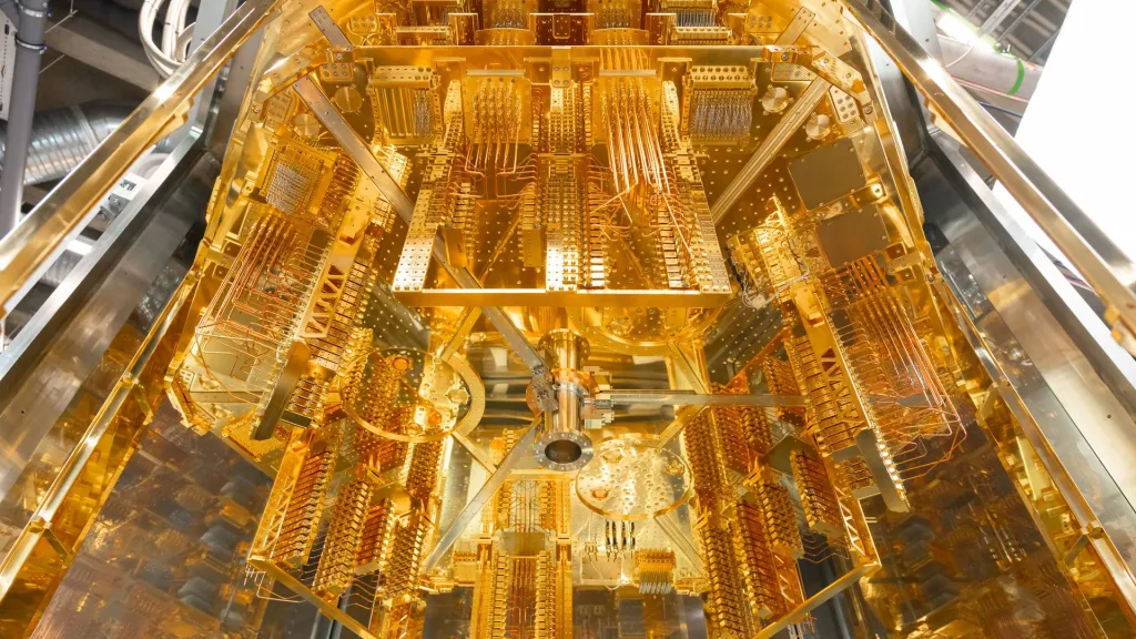 Útroby kvantového počítače, k jehož chlazení se využívá helium-3