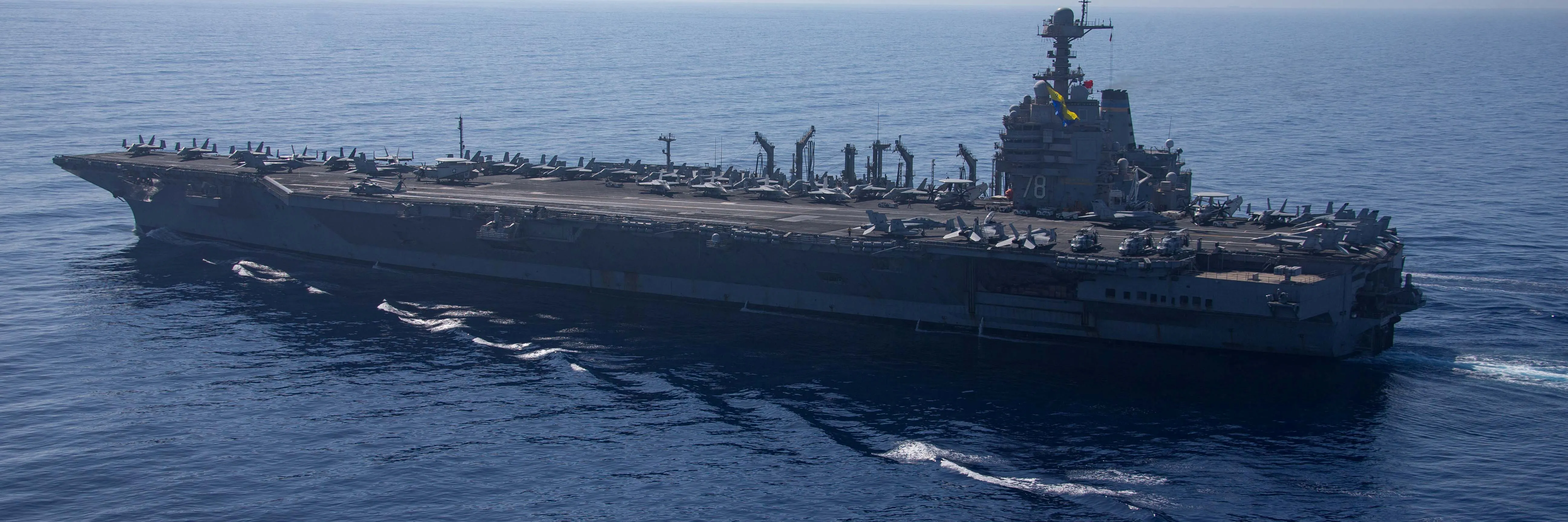 AFP: USA přesouvají k Íránu velký počet lodí i bojových letounů