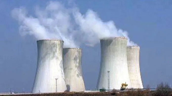 Chladící věže Jaderné elektrárny Dukovany.